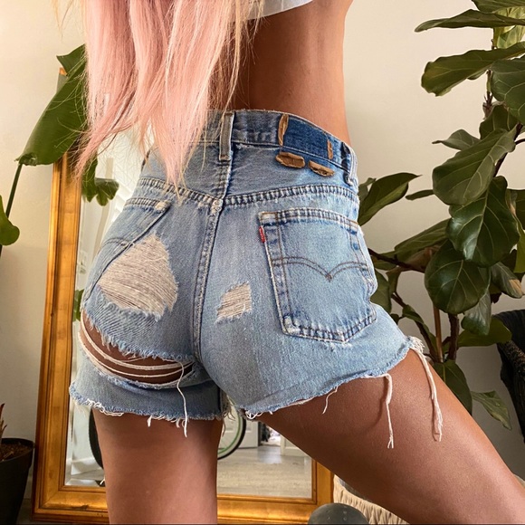 Levi's Pants - Vintage LEVIS ass rip jeans🦋